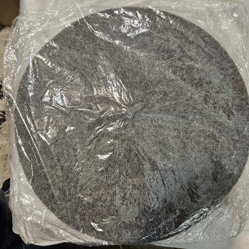 Woman's Knit French Beret  grey one size. Bought in Paris France Brand New - Picture 2 of 3